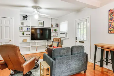 Image de Walk Downtown: Takoma Park Escape w/ Large Yard!
