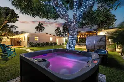 Image de Golf, Sauna, Cold Plunge, Pool, Hot Tub & Theater