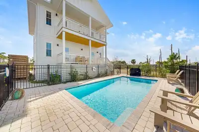 Image de Gulf View | Gated Pool | 5br | Walk to Beach