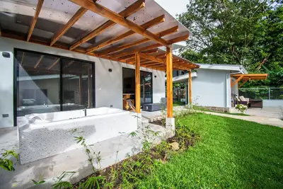 Image de Villa El Perezoso, hot tub, close 2 beach!