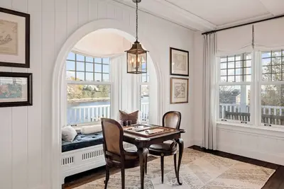 Image de White Cottage, An East Coast Architectural Masterpiece