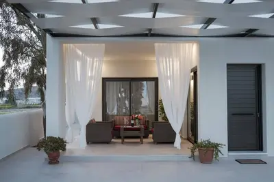 Image de Appartement 'Basilica Kalavria' avec vue sur la mer, Wi-Fi et climatisation