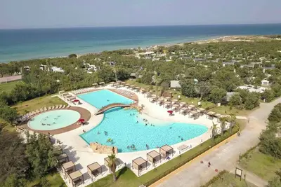 Image de Maison mobile avec climatisation et véranda en bois