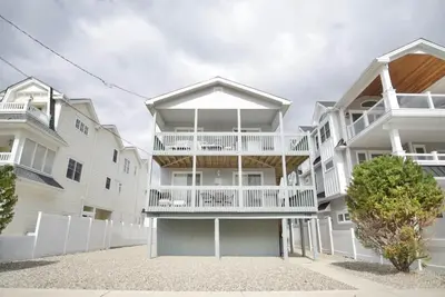 Image de Steps away from the Beach! Located in the quiet southend of Sea Isle City!