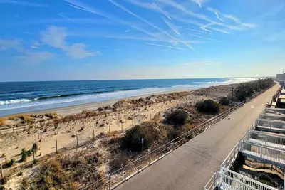 Image de Beach Front Condo in the Heart Of Sea Isle City