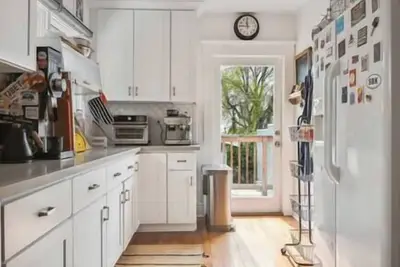 Image de Craftsman Bungalow in Historic District 30+ Days