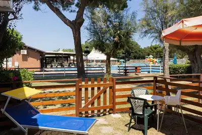 Image de Bungalow avec climatisation, internet, jardin et piscine