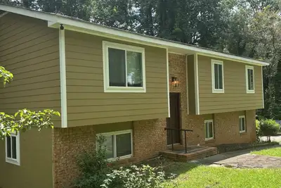 Image de Spacious 4-bedroom house in charming Stone Mountain with WiFi, Ac