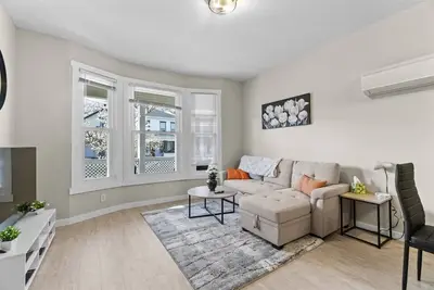 Image de Charming 2br – 2-Min Walk to Downtown Attractions