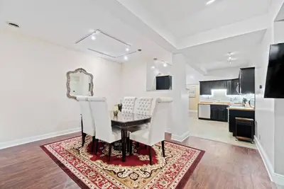 Image de Charming 2br Mansion Apt #1 – Modern Amenities
