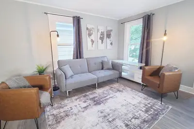 Image de Pet Friendly Apt w/backyard near Downtown