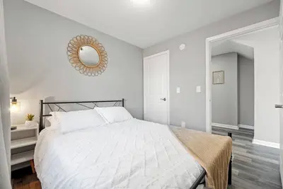 Image de Downtown Apt w Free Parking by Electric Works!