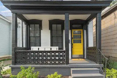 Image de Walkable to Downtown! Home for 7!