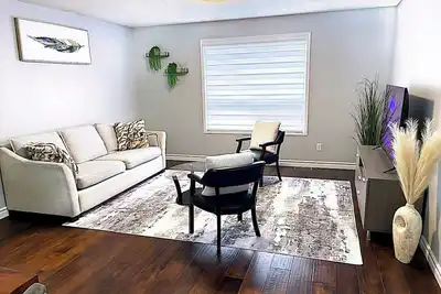 Image de The Cozy Home. Lovely 3 bedroom house near Restaurants, Park, Supermarket & 401\"