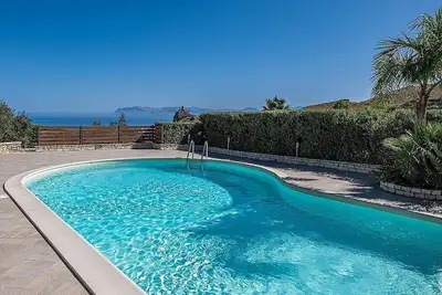 Image de Villa Argenta: A welcoming one-story villa in a quiet position, located on a hillside above the sea, with Free Wi-Fi.