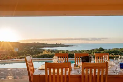 Villa à Isola Rossa avec 4 chambres à coucher, 10 couchages