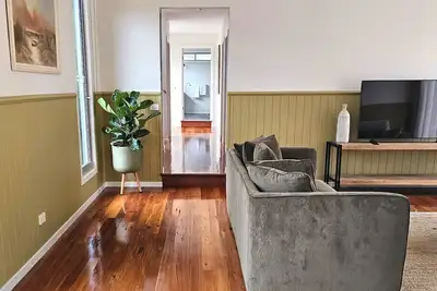 Image de Mr Bass: Modern Coastal Farmhouse