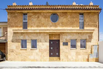 Villa avec piscine d'eau salée