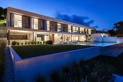 Superbe villa avec piscine à débordement