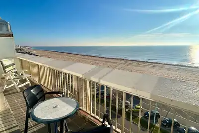 Image de Appartement bord de mer avec balcon et parking