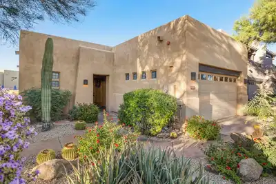 Image de Desert Home, with Shared Heated Pool, Grille