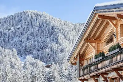 Image de Stunning luxury chalet with pool directly on the slopes