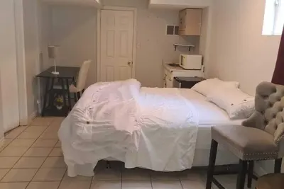 Image de One Bedroom Suite Basement Apartment with private Toilet