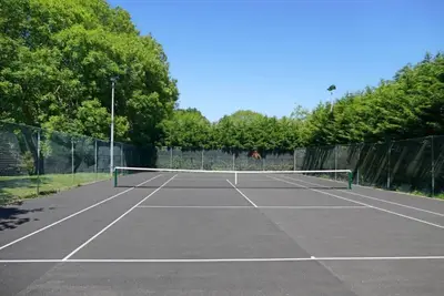 Image de The White Cottage with Tennis Court, Hot Tub, Bbq