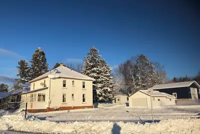 Spacious 4-bedroom house in charming Montreal across from The Gile Flowage