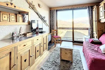 Image de À 50m des pistes de ski, 7ème étage, vue vallée, piscine, balcon, télévision, casier à ski, 22m²