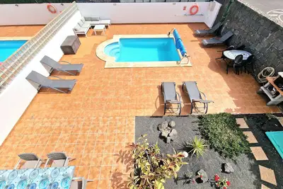 Villa Zinnia - modern Playa Blanca villa, private pool, mountain views
