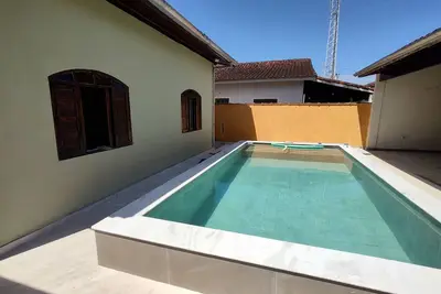 Image de Joyful house with pool near the beach