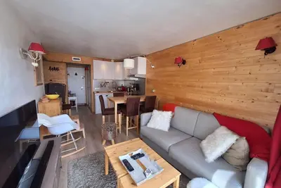 Image de 50m des commerces, 1er étage, balcon, télévision, casier à ski, 32m², Les Arcs