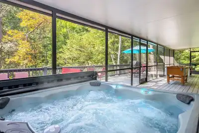 Image de Private River Access! 5 minutes to town, Hot tub, Games, Dog Friendly, firepit