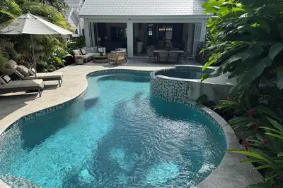Image de New Listing! Truman Show - Private, heated pool and chef's kitchen