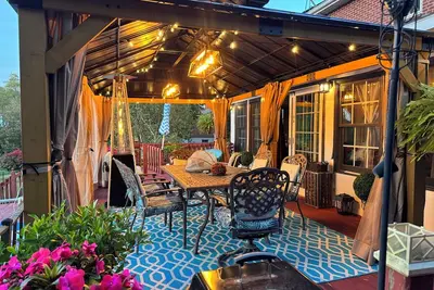 Image de Large Relaxing Family Retreat In The Hudson Valley with Theatre and Gazebo