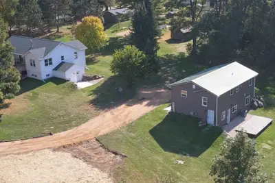Image de Four Bedroom house 1 mile from entrance to Devils Lake