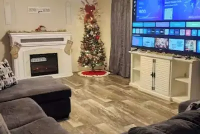 Image de Beautiful, spacious, home perfect for a quiet getaway & all your comfort needs.