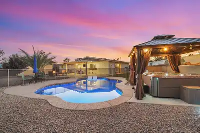 Image de Unique 3-bed, 2-bath house with Pool, Hot Tub, and Hi-Spd Wifi in Optimist Park
