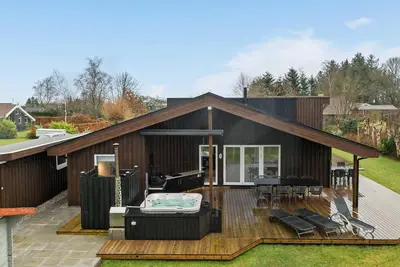 Image de Belle maison à Hadsund avec jacuzzi