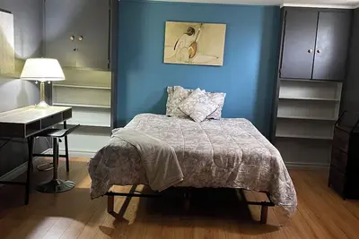 Image de Cozy basement room across from the beautiful Otonobee River.