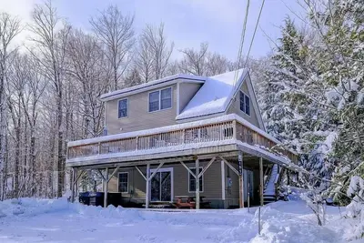 Image de Okemo mountain house with private hot tub
