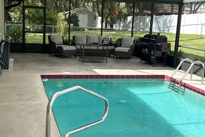 Image de Spacious Family friendly home across from Lake Jackson, near downtown Sebring.