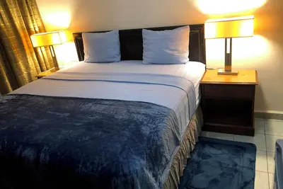 Image de Hotel Mallika Company Sl. \nIn Freetown with WiFi, Ac, Restaurant, Free Parking.