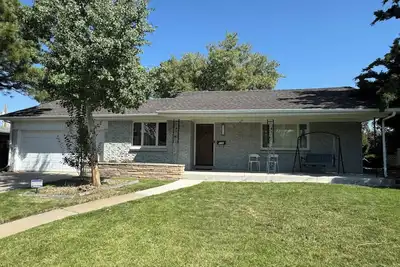 Image de Jaw dropping 4 bedroom house near the University of Colorado Medical Campus.