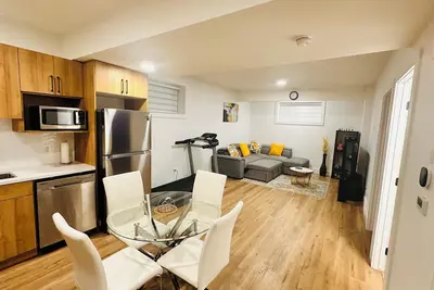 Image de Cozy Legal Bsmt Suite| Sleeps 6| Yeg Airport| West Edmonton Mall