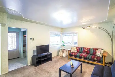 Image de Serene 2-bedroom apartment in downtown with big parking lot and convenience