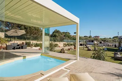Image de Joli appartement dans une maison de vacances avec piscine, Wifi, climatisation, Tv, patio et parking