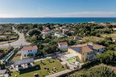 Image de Joli appartement dans une maison de vacances avec climatisation, piscine, Wifi, Tv, patio et parking