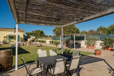 Image de Appartement dans une maison de vacances avec Wifi, piscine, climatisation, Tv, patio, parking